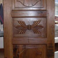 Particolare di una porta in legno