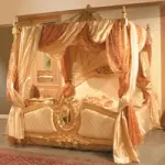 Il letto a baldacchino