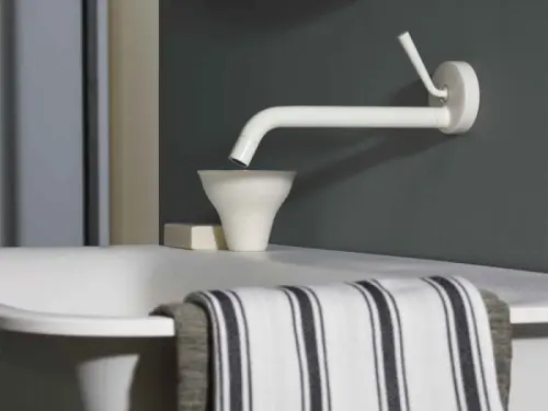 Cantando nel bagno di colore di Zucchetti