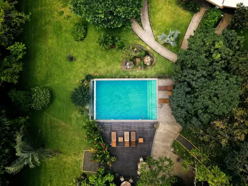 Piscina in giardino: guida completa alla scelta, costruzione e manutenzione