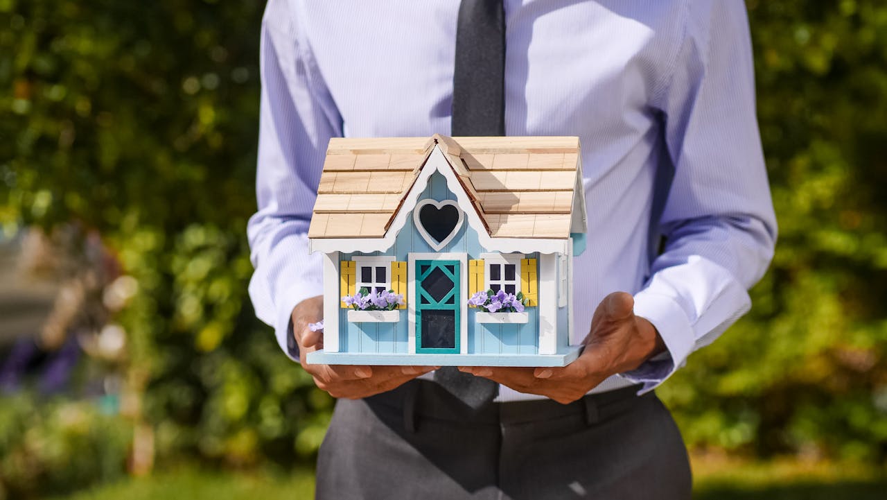 Polizza casa e oltre: quando l’assicurazione domestica diventa uno scudo per tutta la famiglia