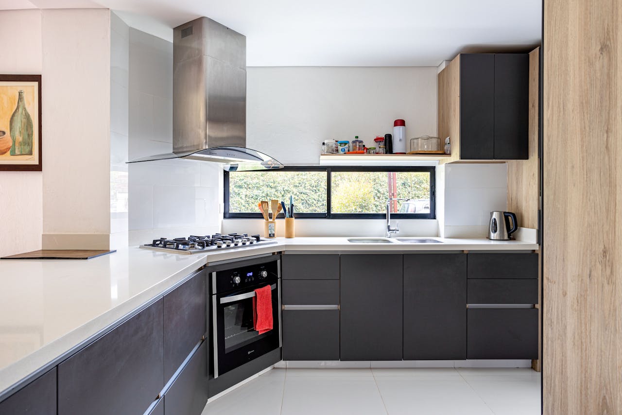 Come arredare una cucina con stile integrando design e funzionalità