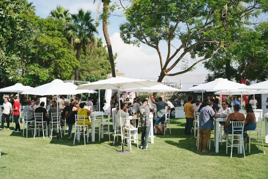 Come arredare un giardino di grandi dimensioni per una fiera o un evento importante