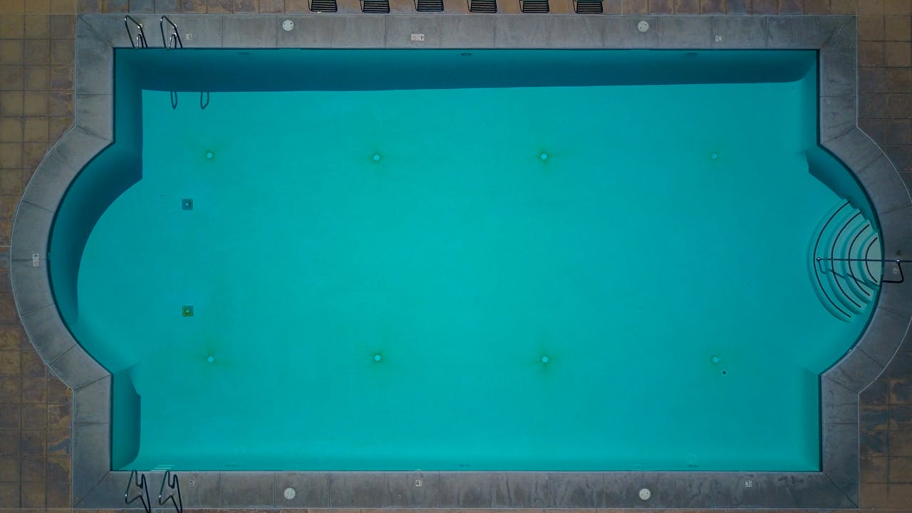 Piscine fuori terra in cemento armato, una solida soluzione per l'estate