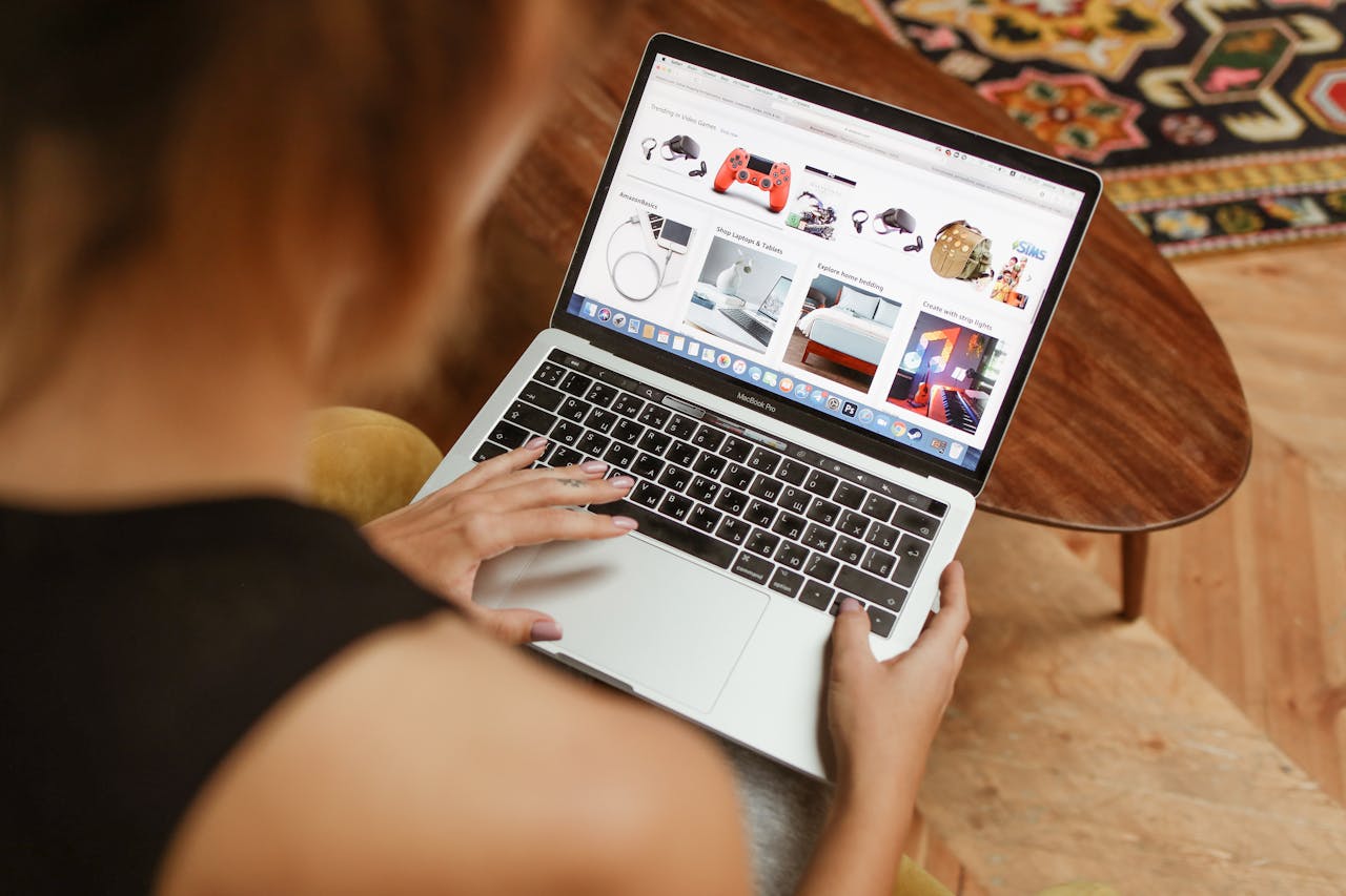 Come scegliere mobili online per arredare casa