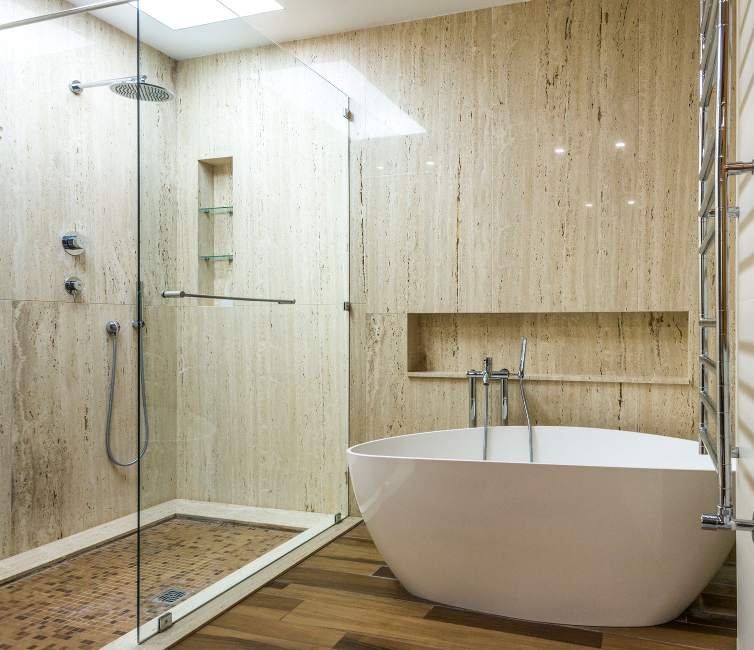 Parquet per il bagno: guida tecnica all'umidità